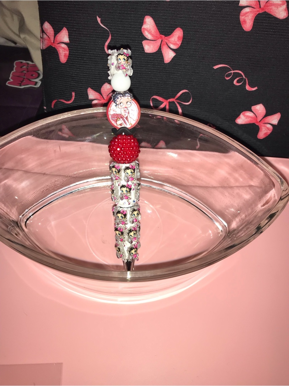 Handcrafted Betty Boop Red and White Beaded Fancy 🖊️ Pen